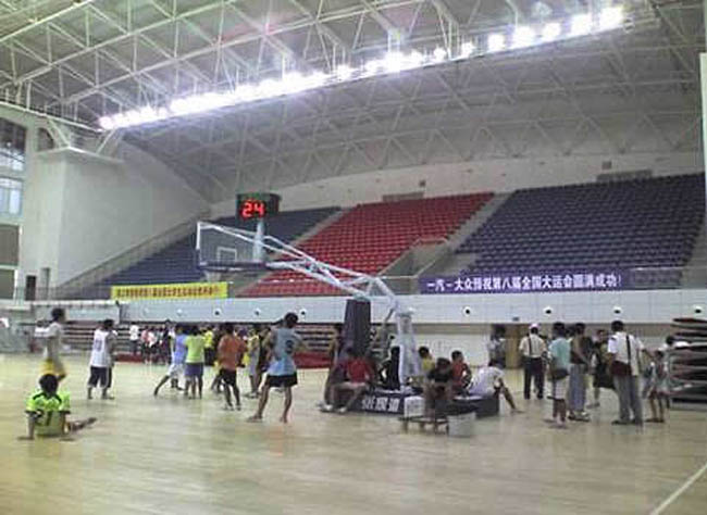 邓州室内篮球馆体育看台螺栓球网架